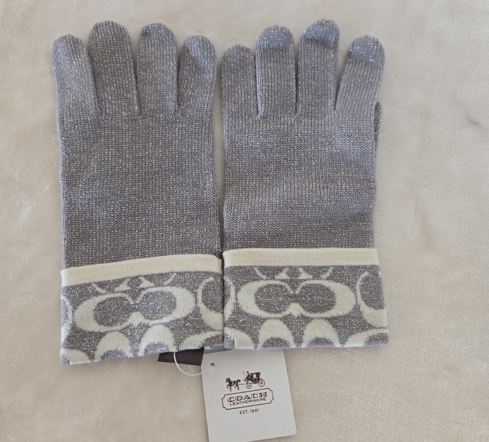 Coach Signature LRX Gray and Cream Knit Gloves